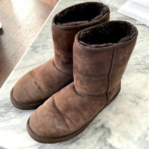 UGGS regular size 9- Dark Brown